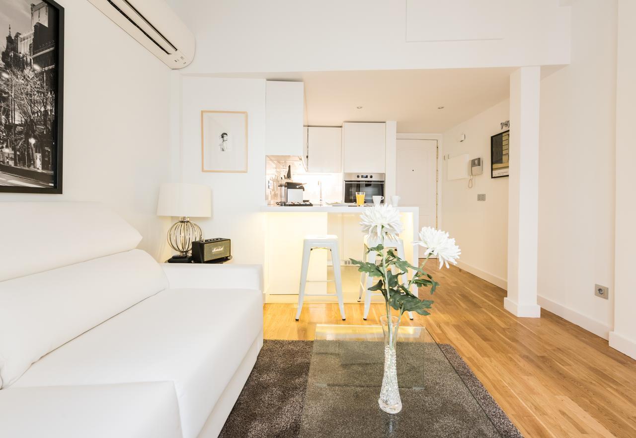 Latina Suite Madrid Room photo