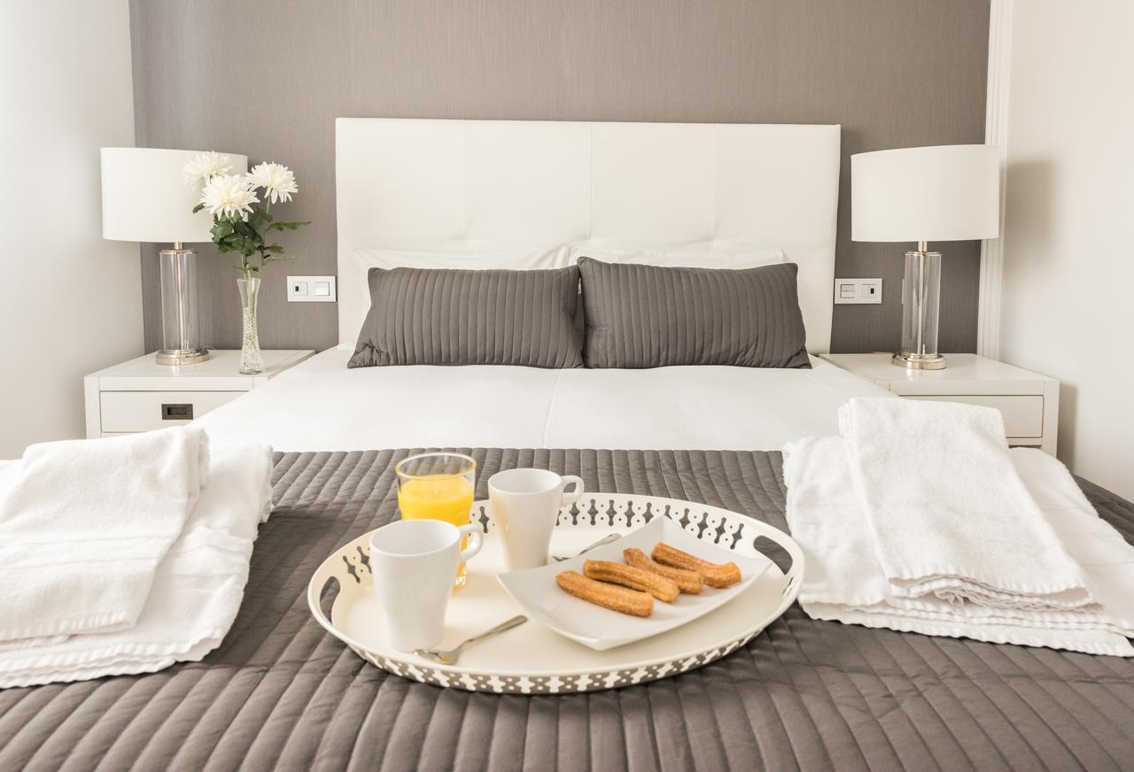 Latina Suite Madrid Room photo