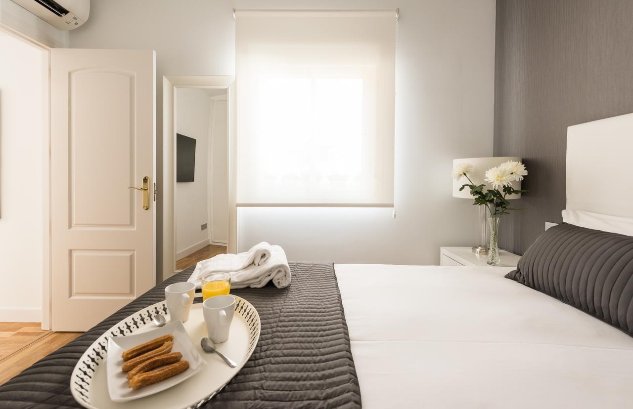 Latina Suite Madrid Room photo